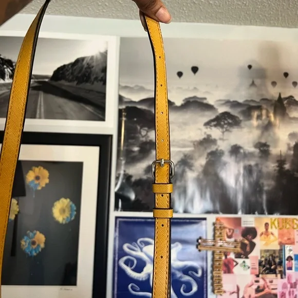 Guess Handbag - Picture 5 of 6